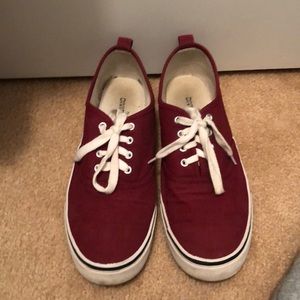 Maroon tennis shoes
